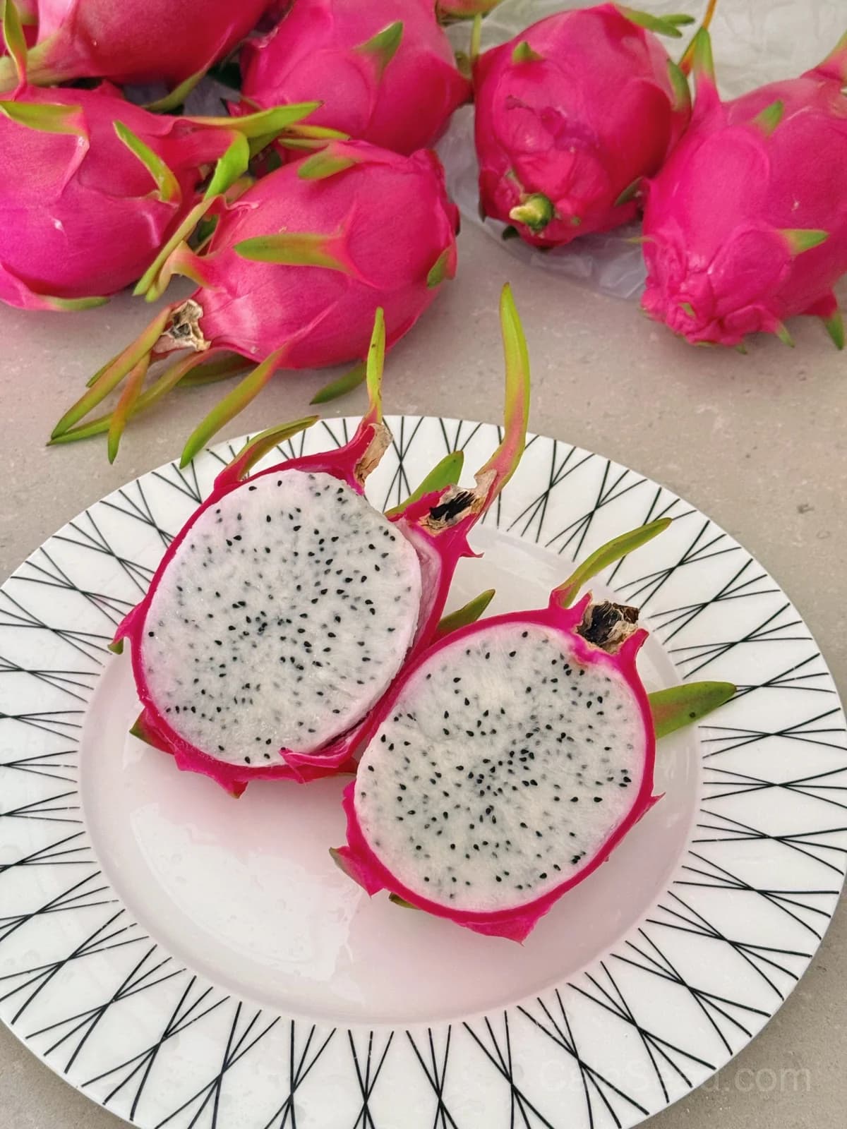 Dragon Fruit 'American Beauty' Seeds — Sweet Tropical Vine - Alt