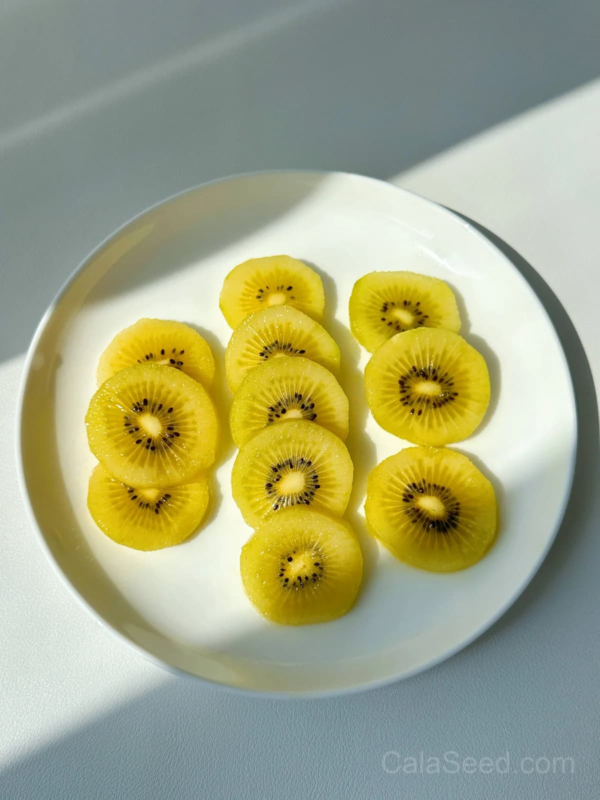Golden Kiwi 'Actinidia Chinensis' Seeds — Sweet Yellow Fruit Vine - Alt